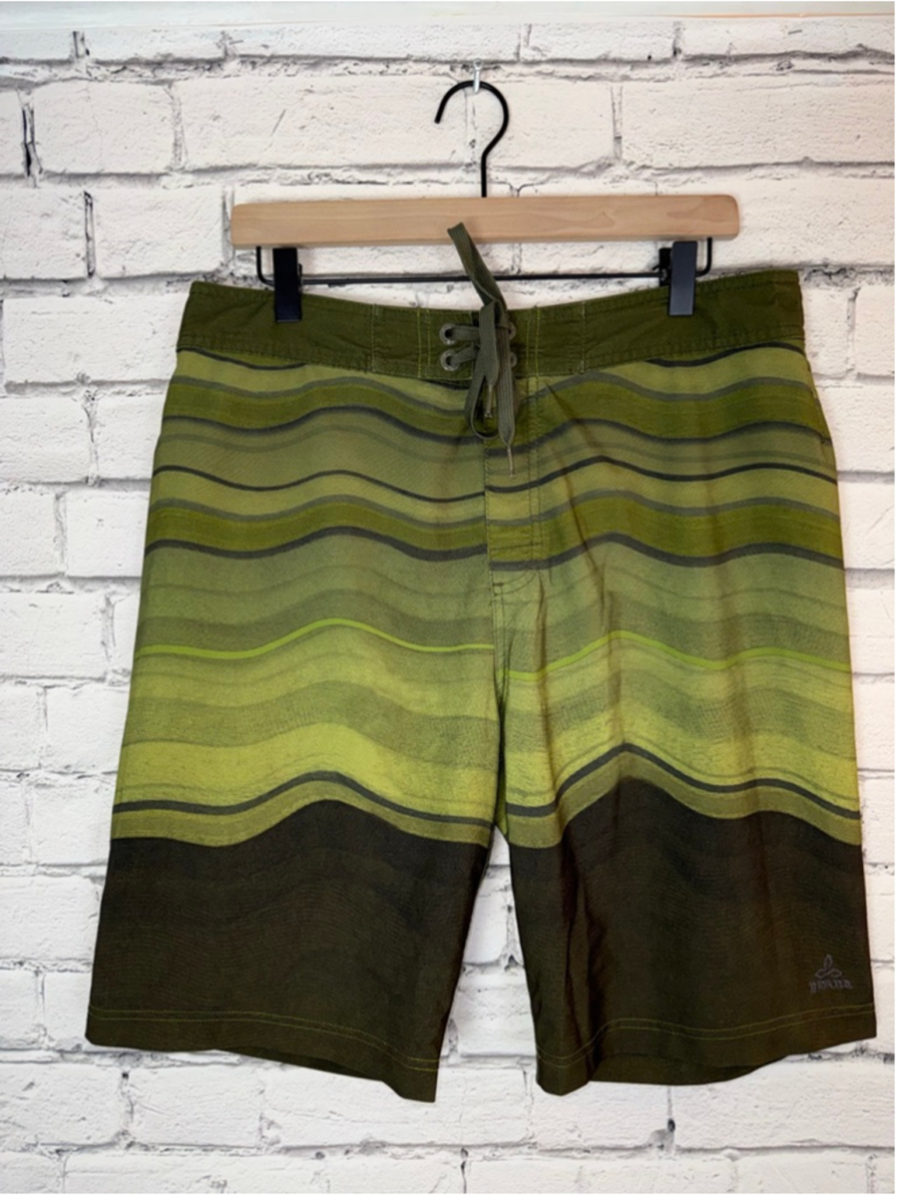 Men's Prana Board Shorts size 34 Medium Green Striped Unlined Swim Trunks - Picture 2 of 11
